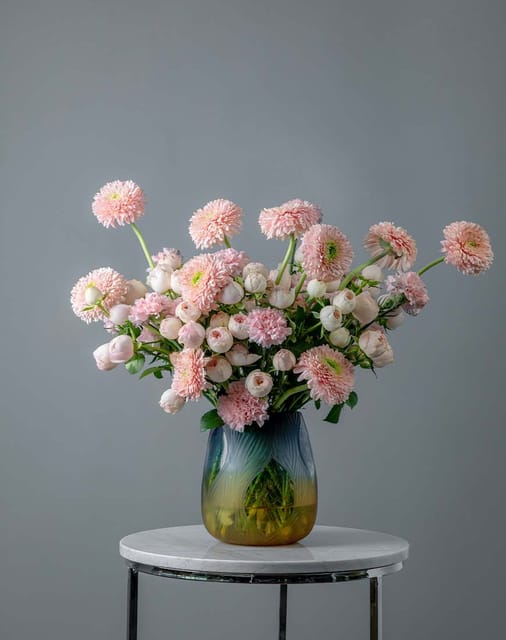 Carnation Mistyc Pink In Glass Vase